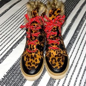Leopard snow boots. Like brand new! ❤️😻